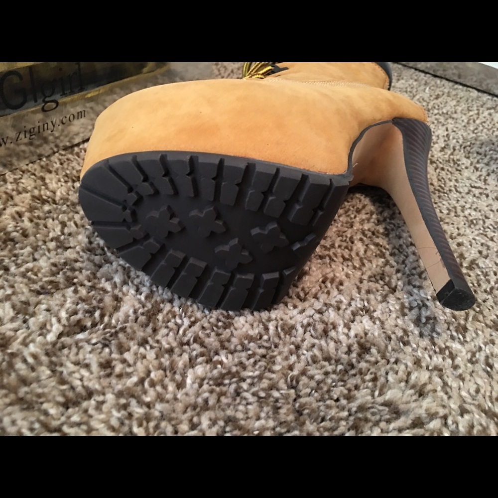 Heel Boots - Picture 3 of 5